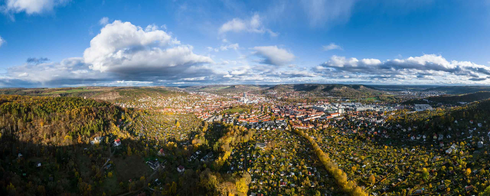 Jena Paradies und Innenstadt zum Sonnenuntergang mit Regenbogen als Panorama Bild