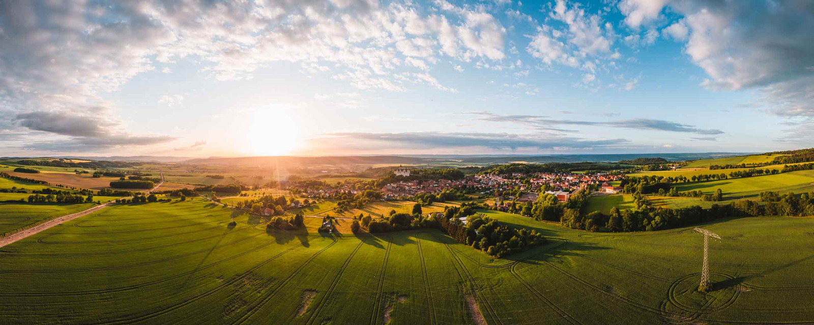 Panorama Foto von der Burg Ranis zum Sonnenuntergang mit Stadtblick