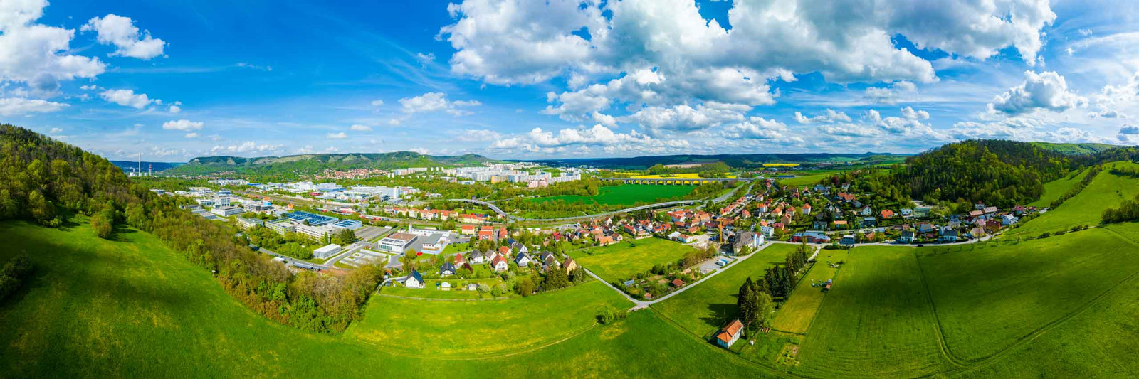 Jena Goeschwitz im Sommer aus der Vogelperspektive als Panorama Foto