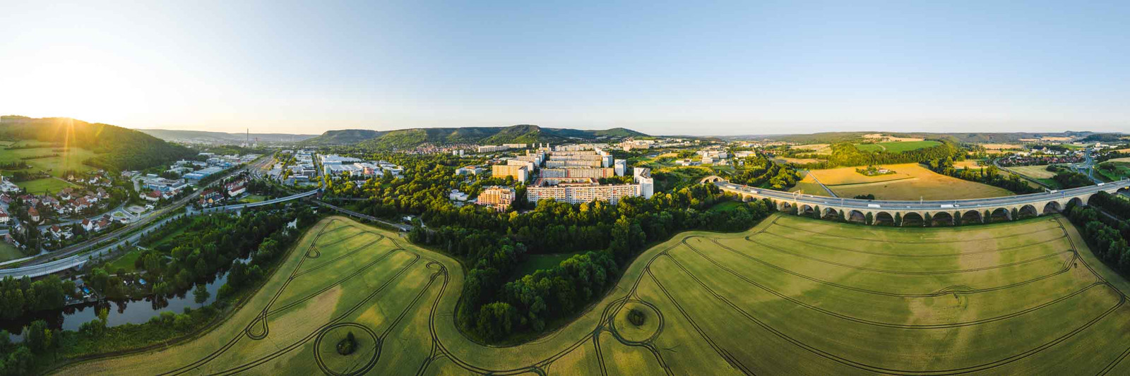 Jena Lobeda im Abendlicht als Panorama Bild