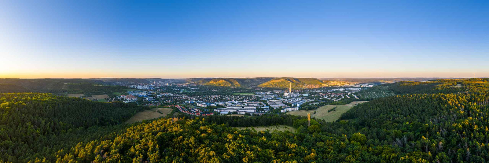 Jena im Saaletal zum Sonnenuntergang aus der Vogelperspektive als Panorama Foto