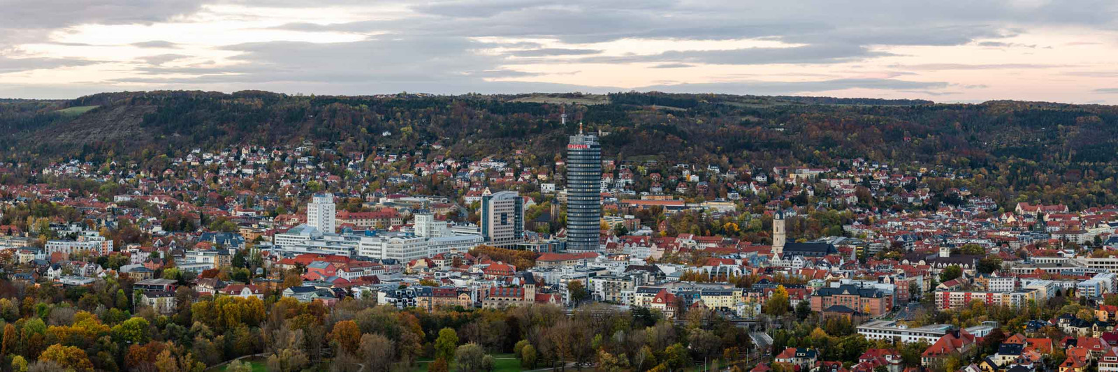 Jena Panorama im Herbst vom Aussichtspunkt Kupferplatte