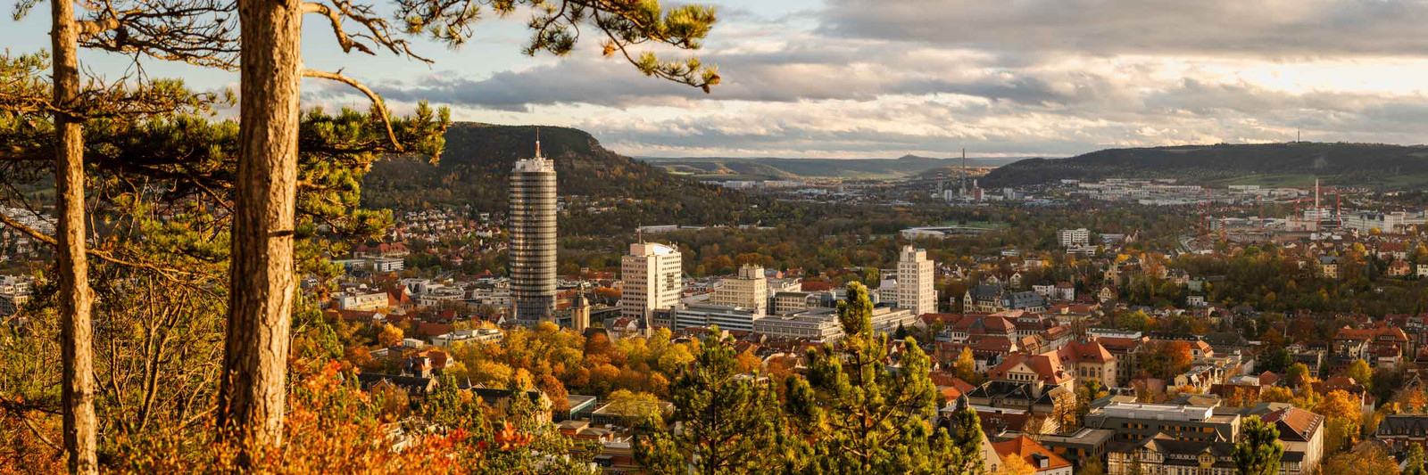 Jena Bild vom Landgrafen im Herbst zum Sonnenuntergang mit Stadtblick