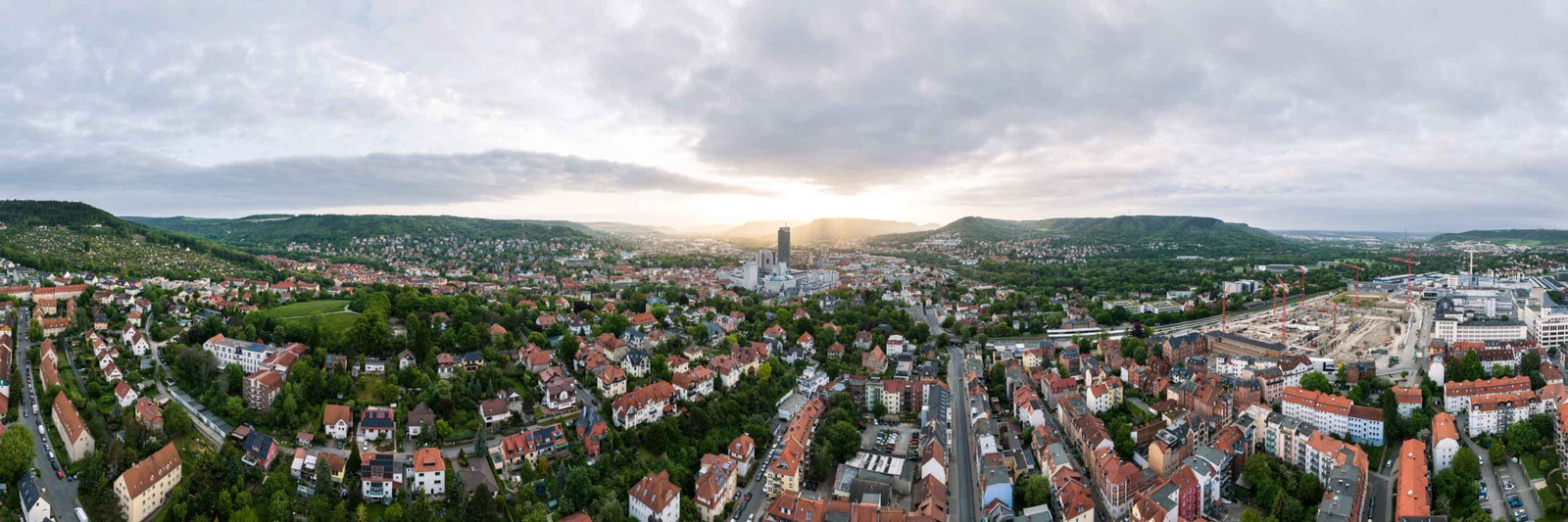 Fotografie von Jena West zum Sonnenaufgang als Panorama über dem Nebel