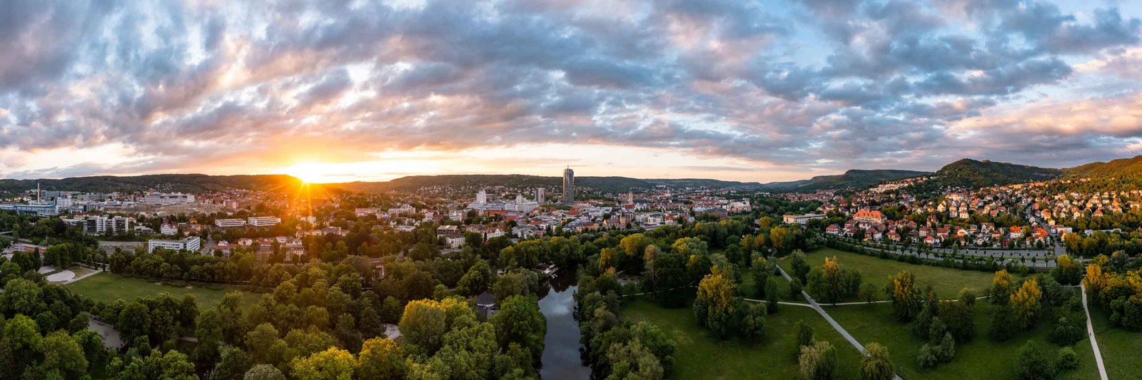 Jena Paradies im Sommer zum Sonnenuntergang aus der Vogelperspektive als Panorama Foto